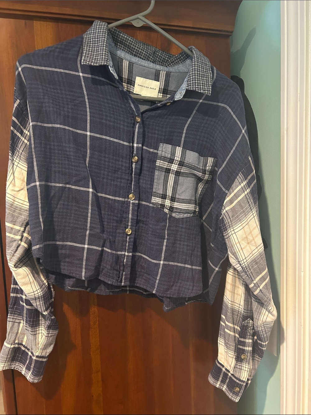 American Eagle Outfitters Navy and White Plaid Cropped Button-Up
